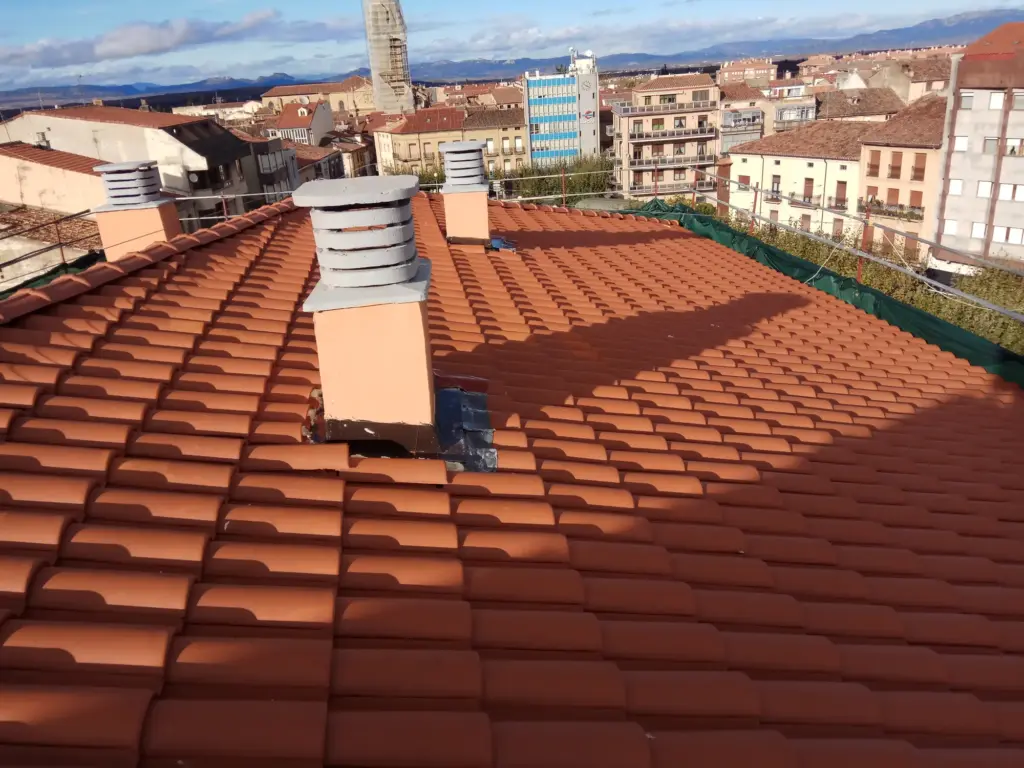 Rehabilitación de cubierta en calle Alfonso Peña