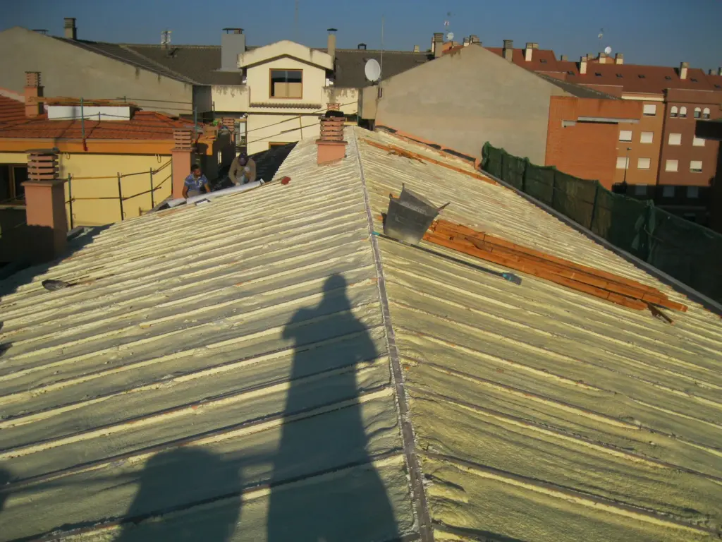 Rehabilitación de cubierta en avenida de Calahorra en Santo Domingo de la Calzada