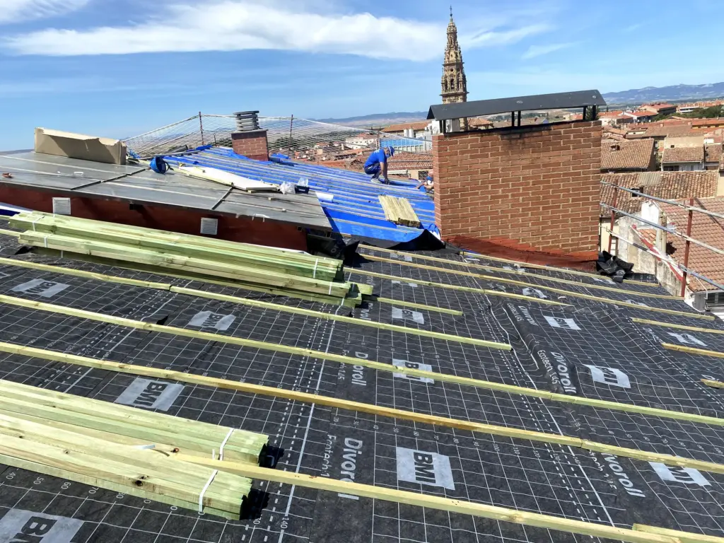 Rehabilitación de cubierta y terraza en calle Hermosilla en Santo Domingo de la Calzada