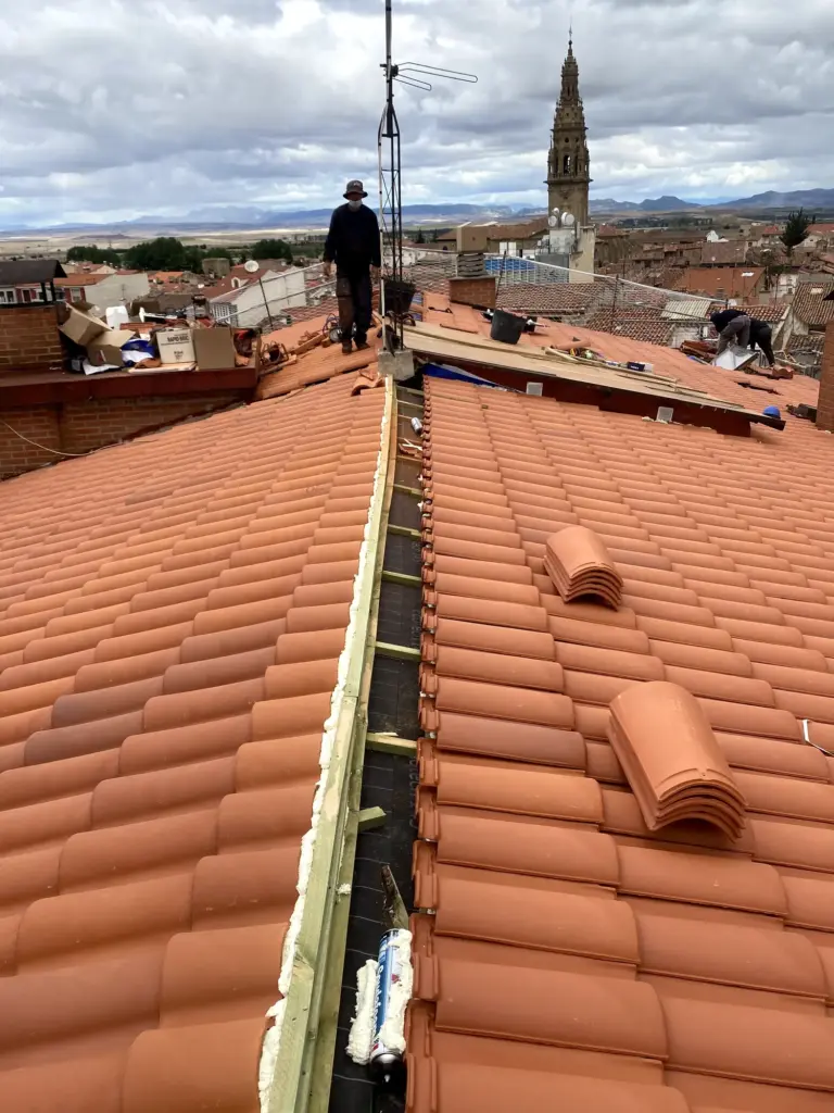 Rehabilitación de cubierta y terraza en calle Hermosilla en Santo Domingo de la Calzada