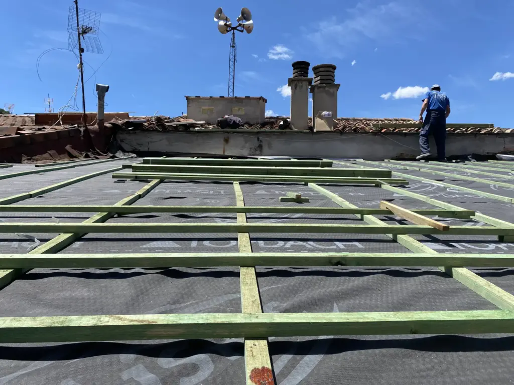Rehabilitación de cubierta en comunidad de propietarios en Ezcaray
