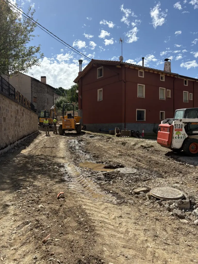 Reurbanización de calles en Pazuengos