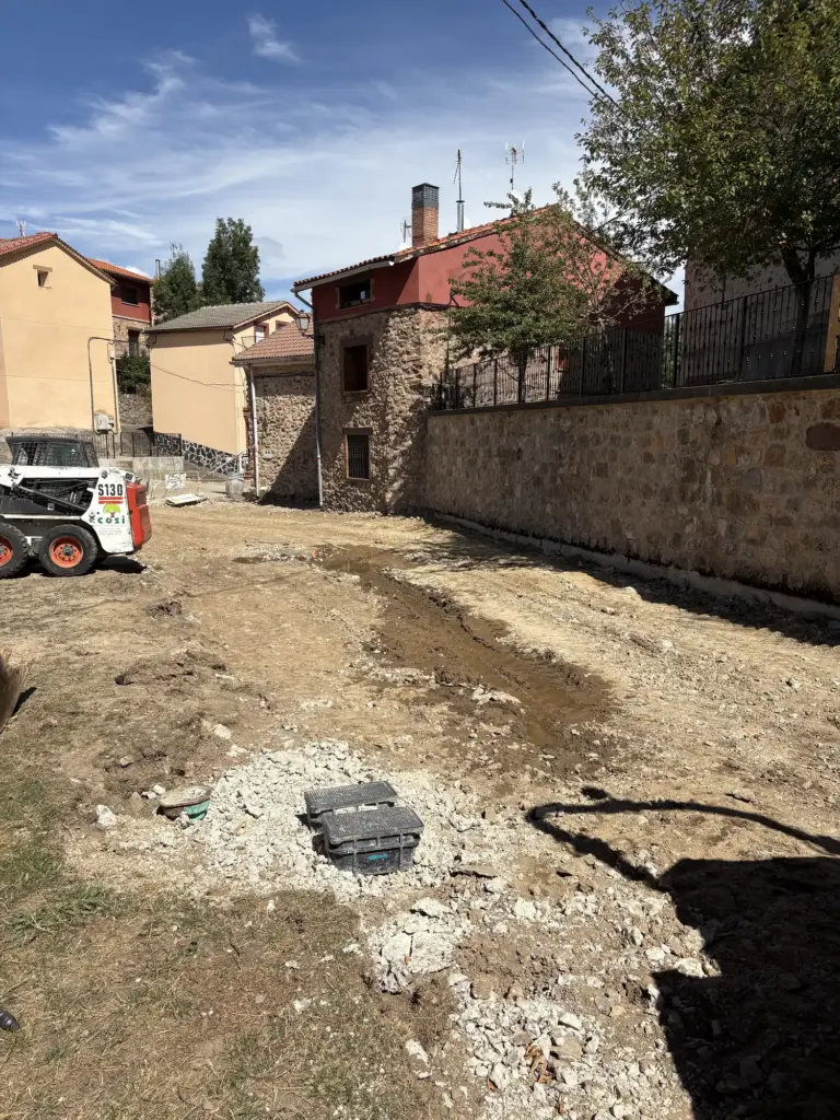 Reurbanización de calles en Pazuengos