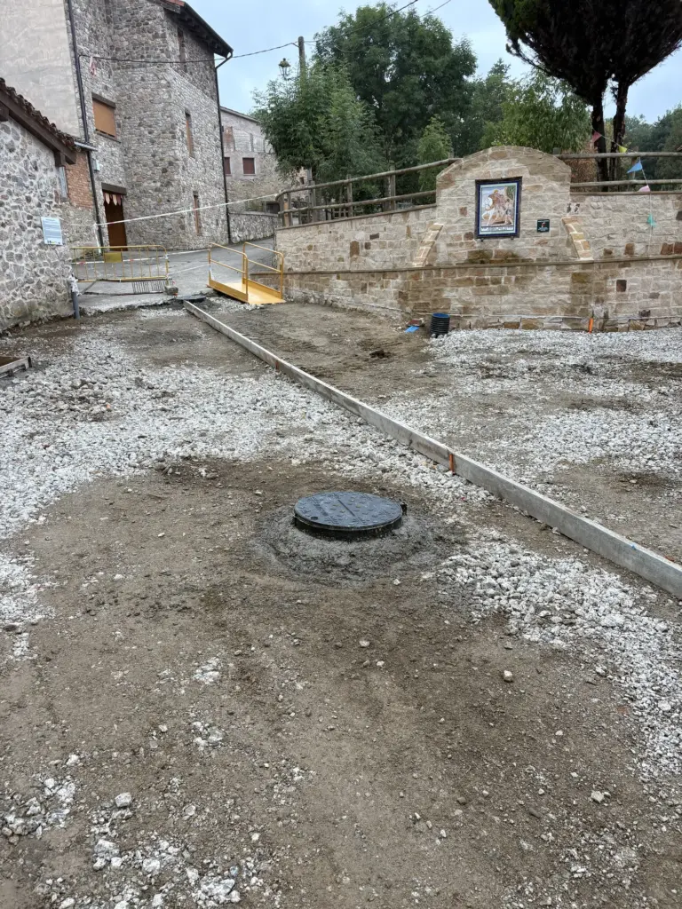 Reurbanización de calles en Pazuengos