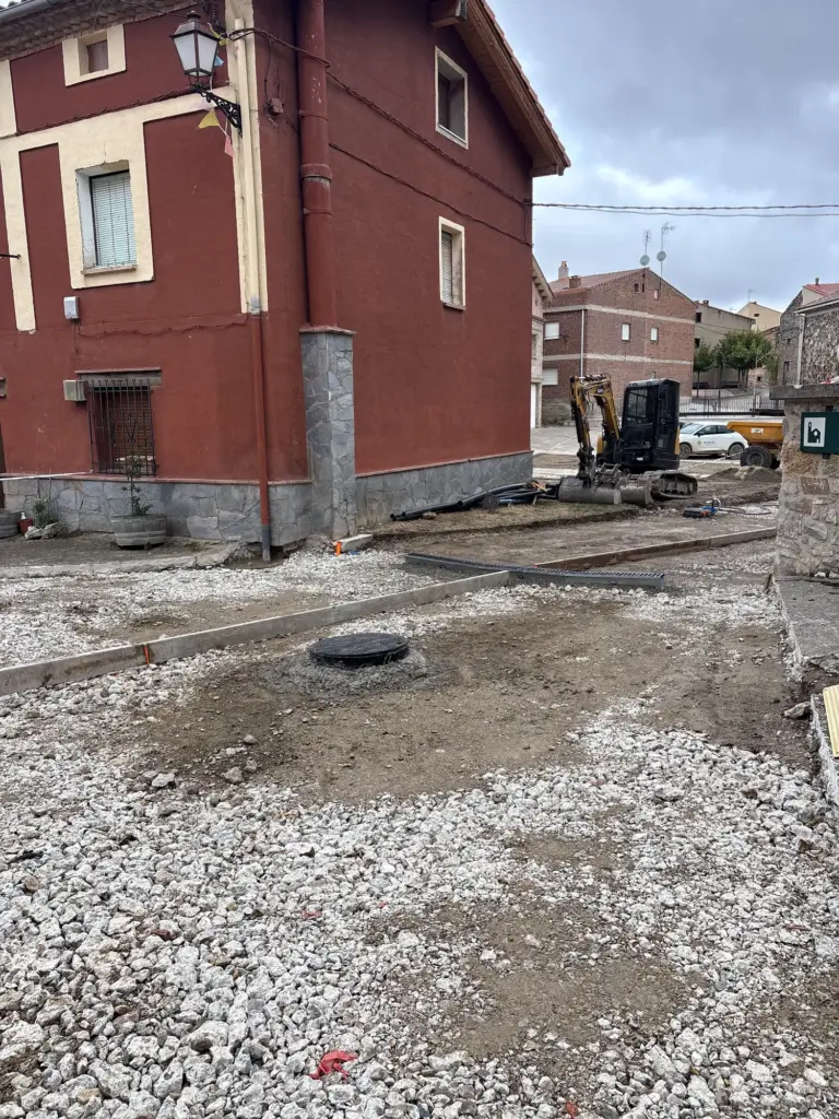 Reurbanización de calles en Pazuengos