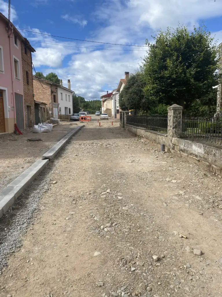 Reurbanización de calles y plaza en Santurde de Rioja